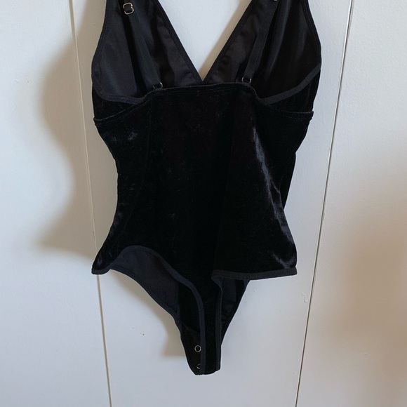 Black Velvet Bodysuit - Picture 2 of 3
